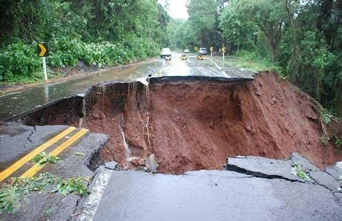 Em 14 de novembro, parte de rodovia cedeu em Picada Caf&eacute; 