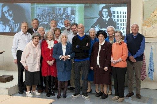 Programa de TV re&uacute;ne ex-colegas de escola de Anne Frank