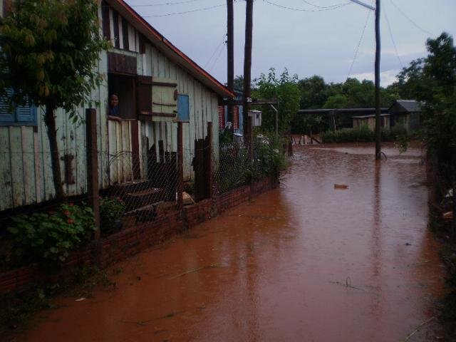 Pelo menos 30 casas foram alagadas em Santa Rosa