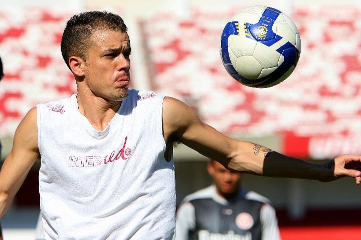 Pensando no Sport, Inter treinou sob sol forte nesta quarta-feira
