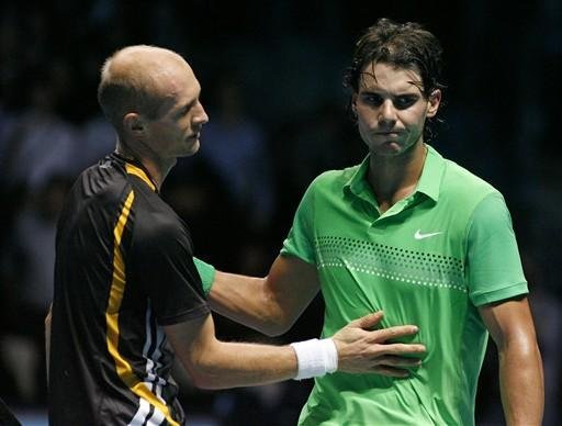 Nadal &eacute; consolado pelo advers&aacute;rio