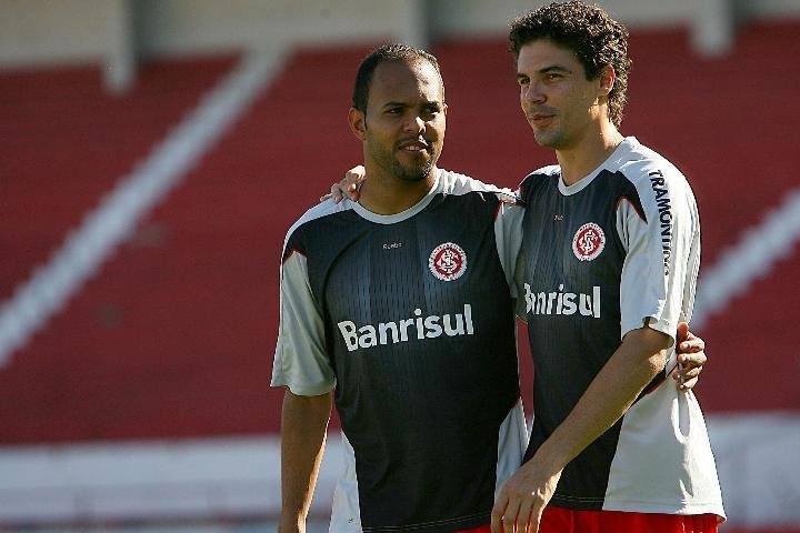 Alecsandro (E) e Bol&iacute;var durante o treino na quarta-feira