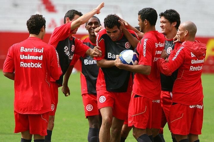 T&eacute;cnico M&aacute;rio S&eacute;rgio levar&aacute; 21 jogadores a Recife