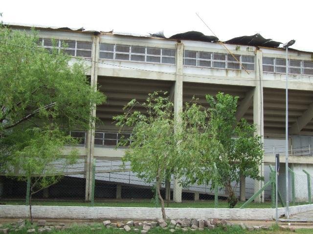 For&ccedil;a dos ventos destelhou im&oacute;veis e derrubou &aacute;rvores