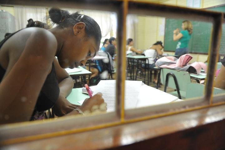 Aulas na rede p&uacute;blica s&oacute; devem terminar em janeiro