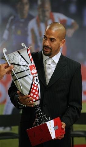 Argentino Veron, do Estudiantes, recebeu pr&ecirc;mio de melhor jogador da competi&ccedil;&atilde;o em 2009