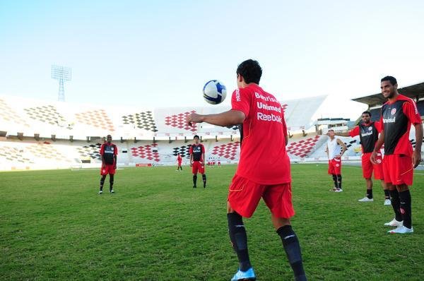Inter treina em Recife pensando no Sport