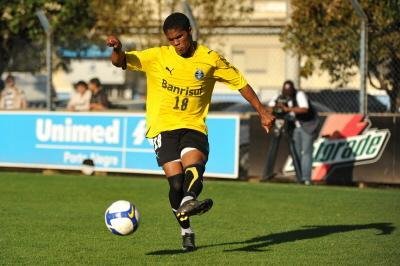 Douglas Costa desperta interesse do futebol mexicano