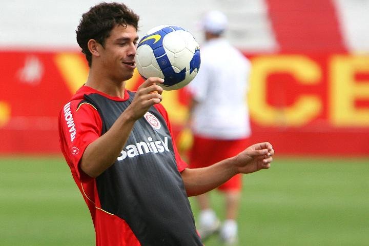 Giuliano: Inter precisa vencer amanh&atilde; para seguir sonhando com o t&iacute;tulo