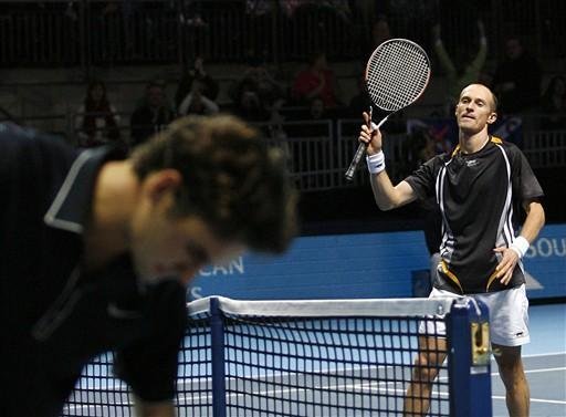 Davydenko derrota Federer e vai &agrave; final do ATP Finals