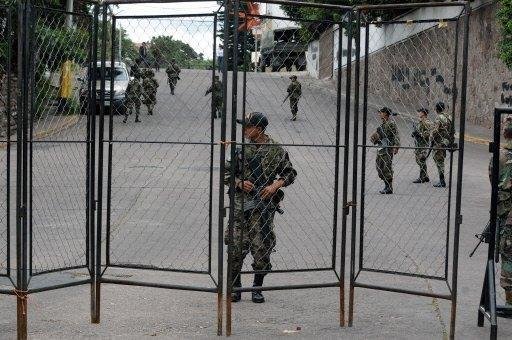 Honduras: governo de fato impede visitas a Zelaya