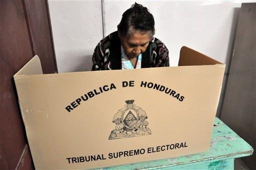 Ch&aacute;vez critica o que chama de farsa eleitoral em Honduras
