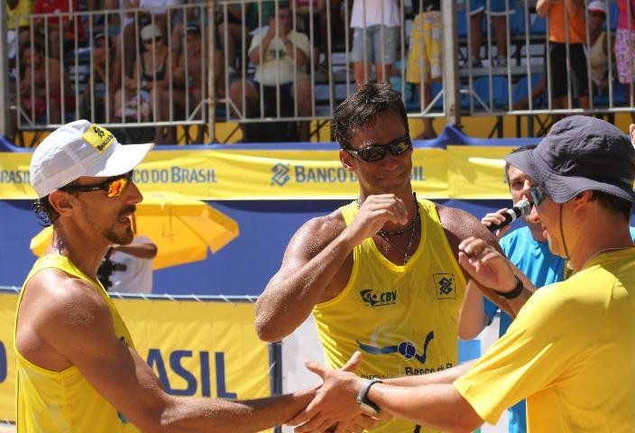 Ricardo e Emanuel ganham na &uacute;ltima partida da dupla