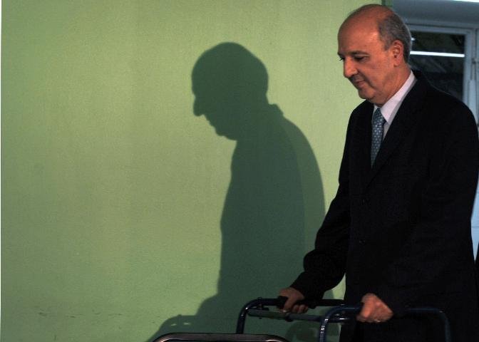 Arruda amea&ccedil;a DEM e diz que n&atilde;o deixar&aacute; o partido