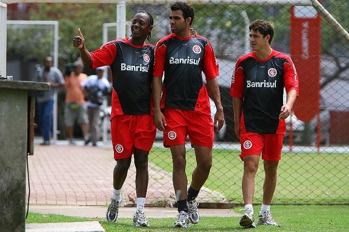 Andrezinho (E) confia no profissionalismo dos jogadores