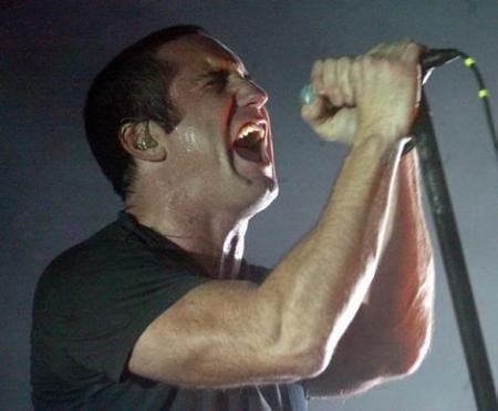 Nine Inch Nails coloca seus equipamentos &agrave; venda