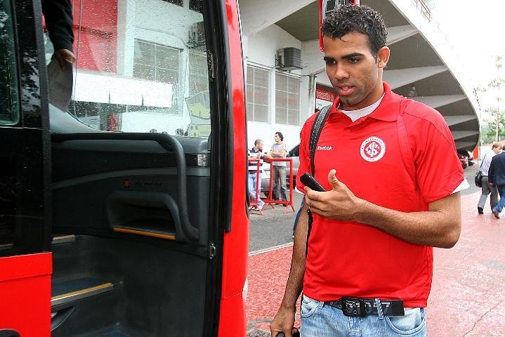 Sandro jogar&aacute; na Inglaterra no ano que vem