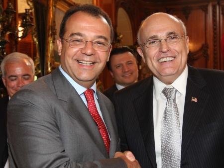 Sergio Cabral e Rudolph Giuliani almo&ccedil;aram juntos nesta quinta-feira