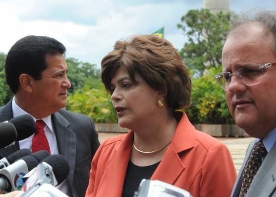 Dilma reafirma que ser&aacute; pr&eacute;-candidata em fevereiro
