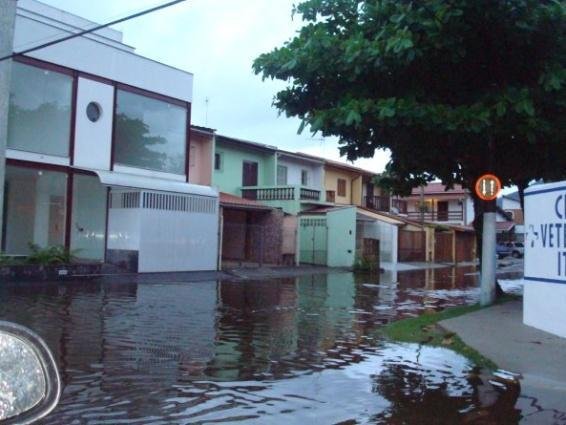 Ubatuba entrou em alerta ap&oacute;s o alagamento da cidade