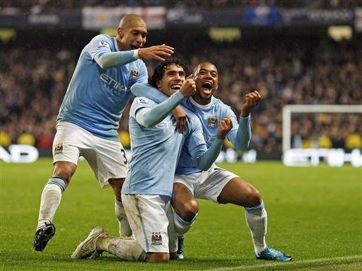 Com Robinho e Tevez, Manchester City fez 2 a 1 no Chelsea