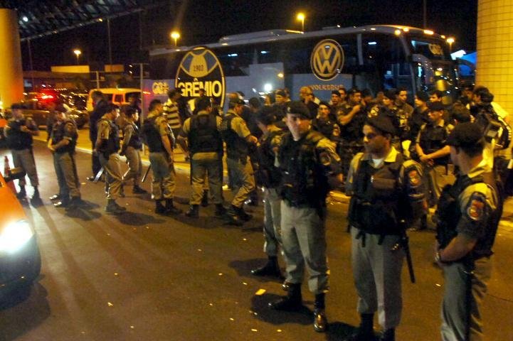 Brigada Militar criou uma barreira para proteger delega&ccedil;&atilde;o 