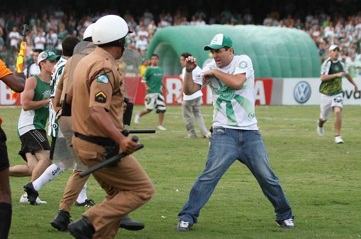 Paulo Schmitt diz que Coritiba descuidou da seguran&ccedil;a