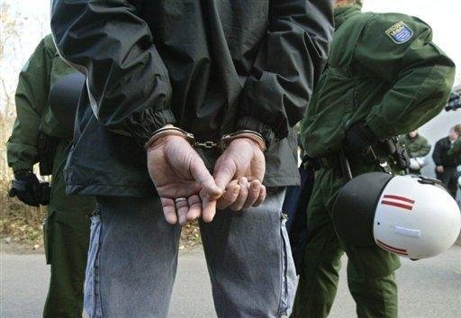 Pol&iacute;cia det&eacute;m homem flagrado com r&eacute;pteis