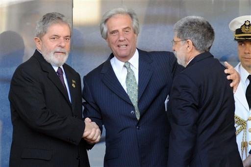 Lula (E) diz que Senado aceitar&aacute; Venezuela no bloco