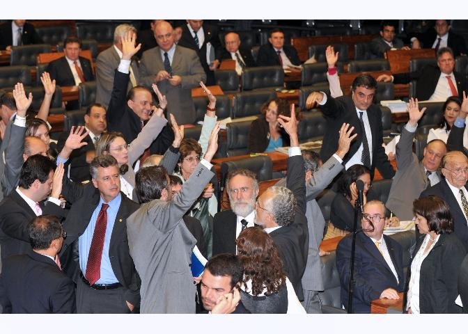 C&acirc;mara aprova projeto de lei para dividir recursos do pr&eacute;-sal