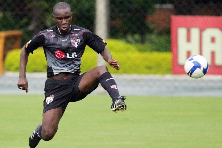 Principais refor&ccedil;os do Gr&ecirc;mio s&oacute; chegam em 2010