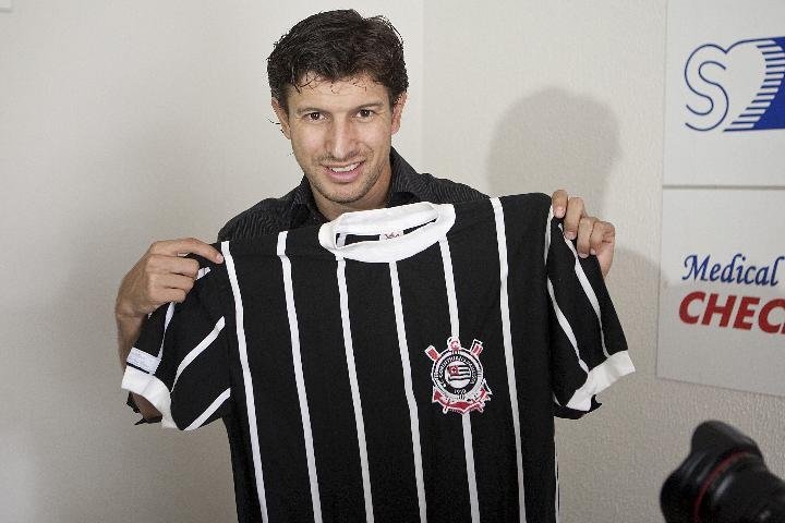 Tcheco acredita que jogadores experientes ajudar&atilde;o o Corinthians