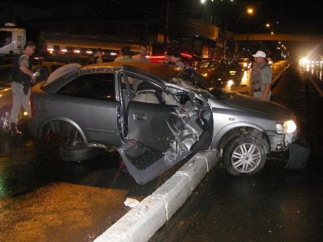 Astra acidentado em Canoas