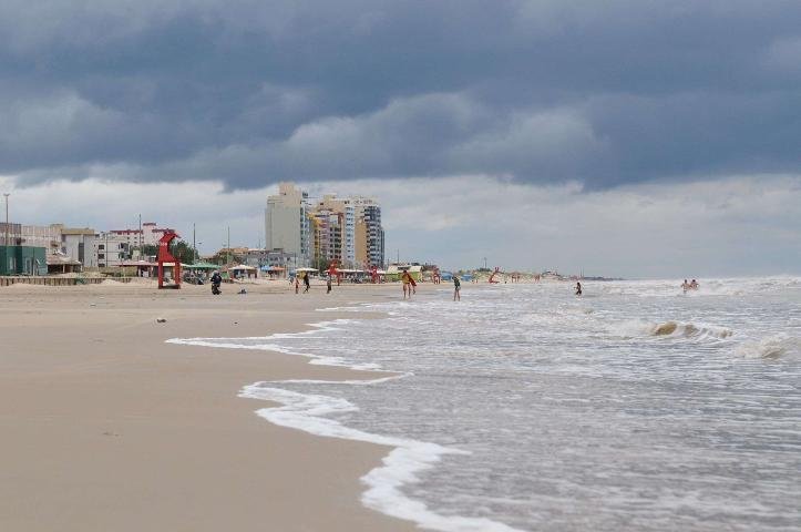 Praia de Tramanda&iacute; tem c&eacute;u nublado hoje