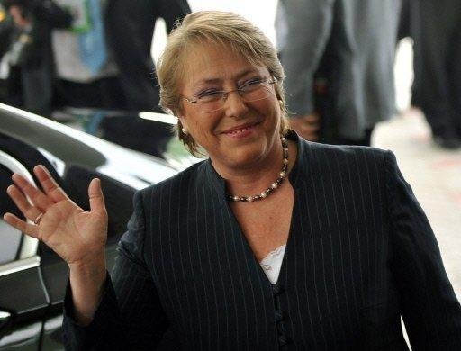 Michelle Bachelet vota em sess&atilde;o eleitoral