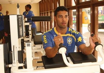 Andr&eacute; Santos pode ser dispensado por participar de orgia