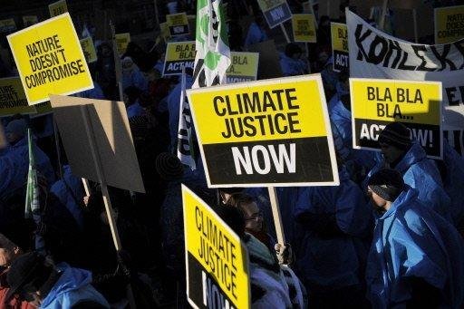 Manifesta&ccedil;&atilde;o pelo clima reuniu milhares nas rua da cidade