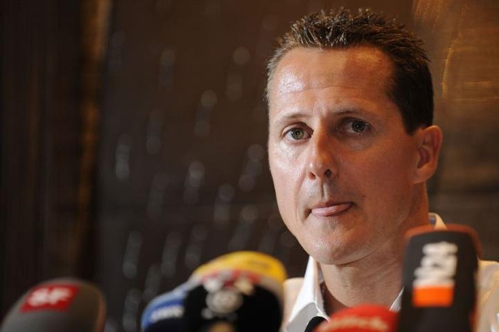Schumacher assinar&aacute; com a Mercedes, diz jornal