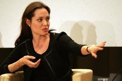 Angelina Jolie critica Barack Obama em artigo