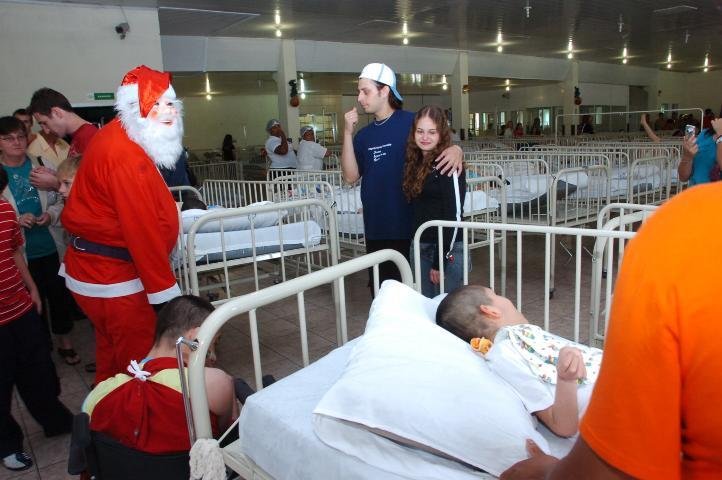 Papai Noel chega mais cedo no Lar Santo Ant&ocirc;nio dos Excepcionais