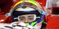 Massa volta a dirigir um Ferrari