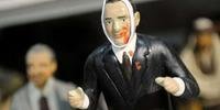 Boneco do Berlusconi ensanguentado já está à venda