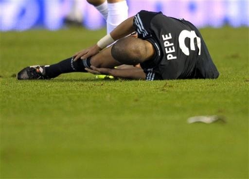 Zagueiro Pepe passar&aacute; por cirurgia na quinta-feira