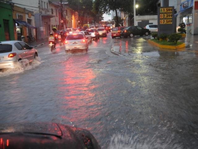 A zona oeste de S&atilde;o Paulo foi uma das mais afetadas pelas chuvas desta quarta-feira