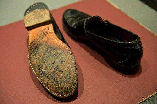 Sapatos e chap&eacute;u de Michael Jackson s&atilde;o leiloados por US$ 37,3 mil