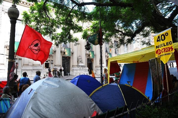 Categoria optou por manter vig&iacute;lia nas proximidades do Pal&aacute;cio Piratini 