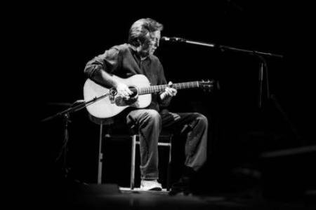 Estreia solo de Eric Clapton volta em edi&ccedil;&atilde;o luxuosa