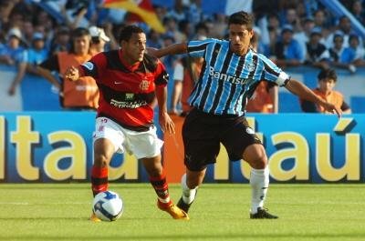 Zagueiro Leo deixar&aacute; o Gr&ecirc;mio ap&oacute;s tr&ecirc;s temporadas no time profissional