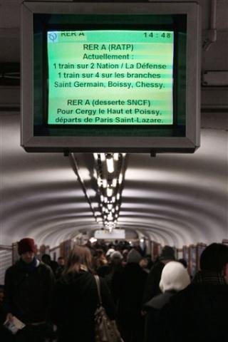 Pane deixou mais de 2 mil pessoas presas em trens no Eurot&uacute;nel