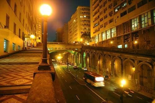 Viaduto da Borges sofre com picha&ccedil;&otilde;es
